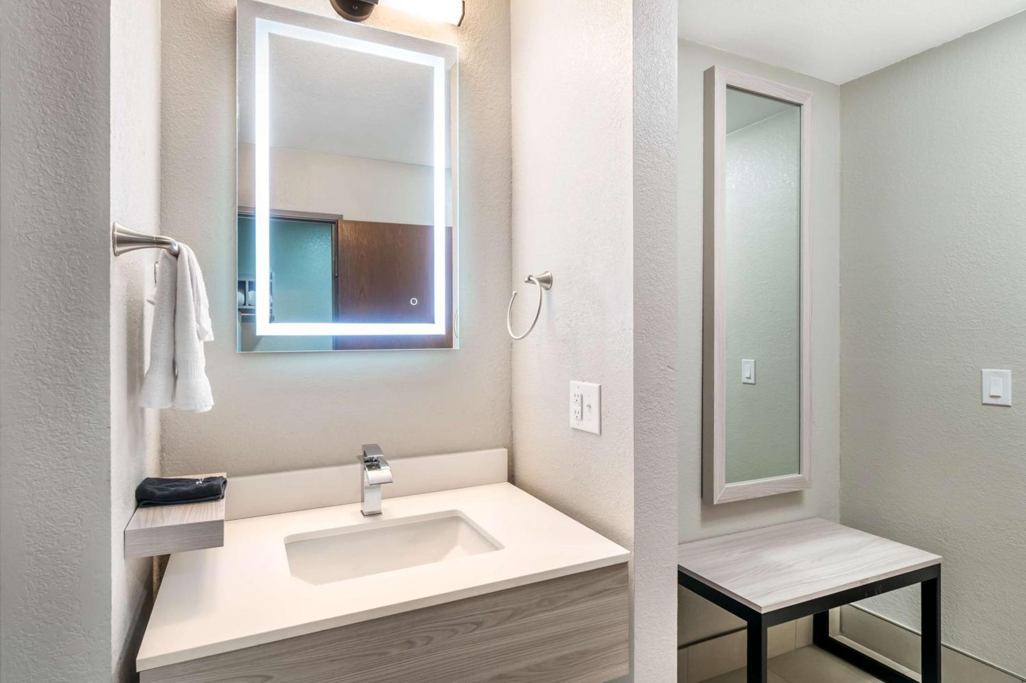 Best Western Wichita North Park City Экстерьер фото