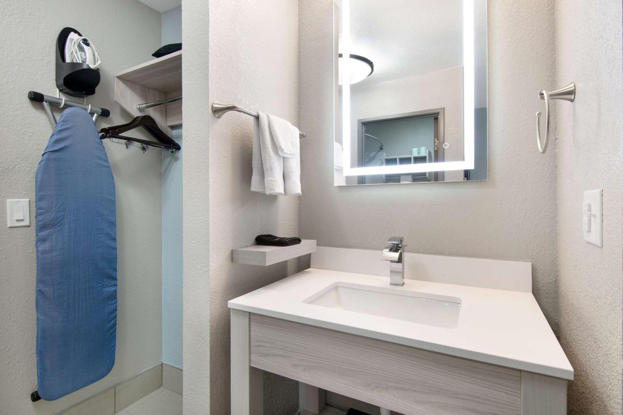 Best Western Wichita North Park City Экстерьер фото